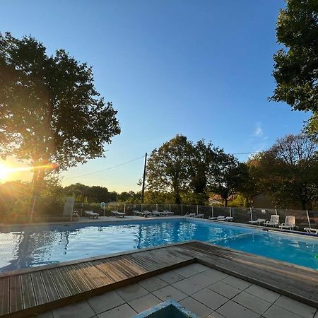 Emplacement Tente Camping Car Saint-Aubin-de-Nabirat Dış mekan fotoğraf