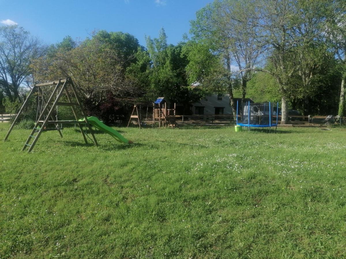 Emplacement Tente Camping Car Saint-Aubin-de-Nabirat Dış mekan fotoğraf